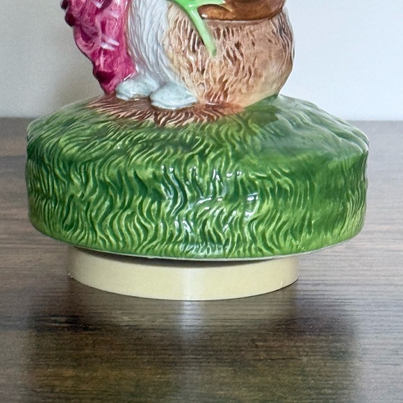 Benjamin Bunny Music Box Vintage Schmid Rotating Peter Rabbit Figurine - Picture 9 of 12